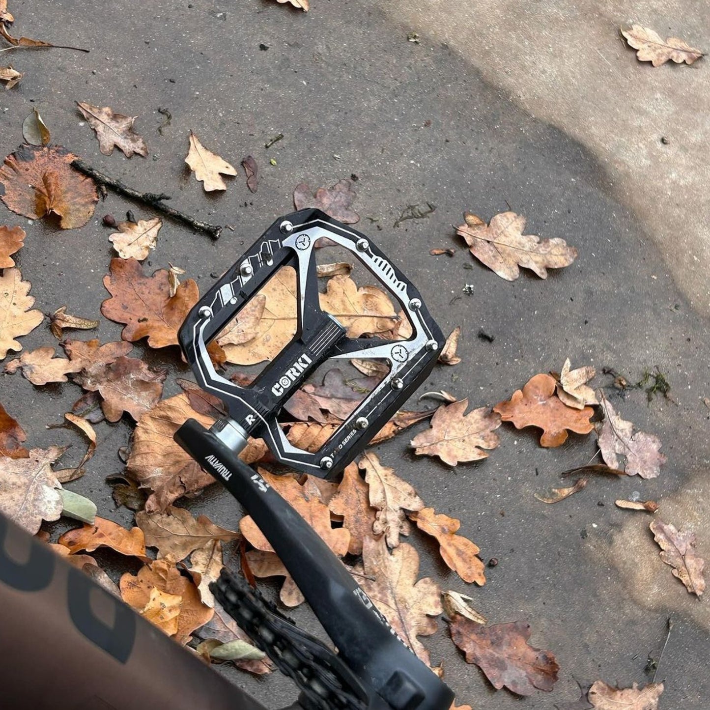 TOPO Extra Large Flat Platform Mountain Bike Pedals - Corki Cycles